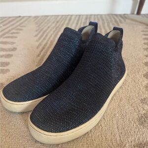 Rothy’s Navy Metallic Chelsea Sneakers size 7 1/2